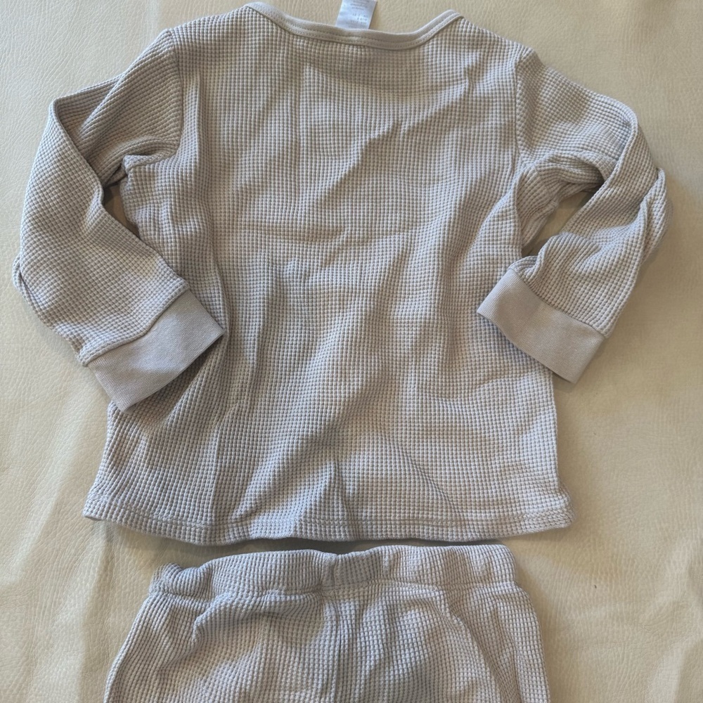 H&M neutral shirt and pant set - Picture 7 of 9